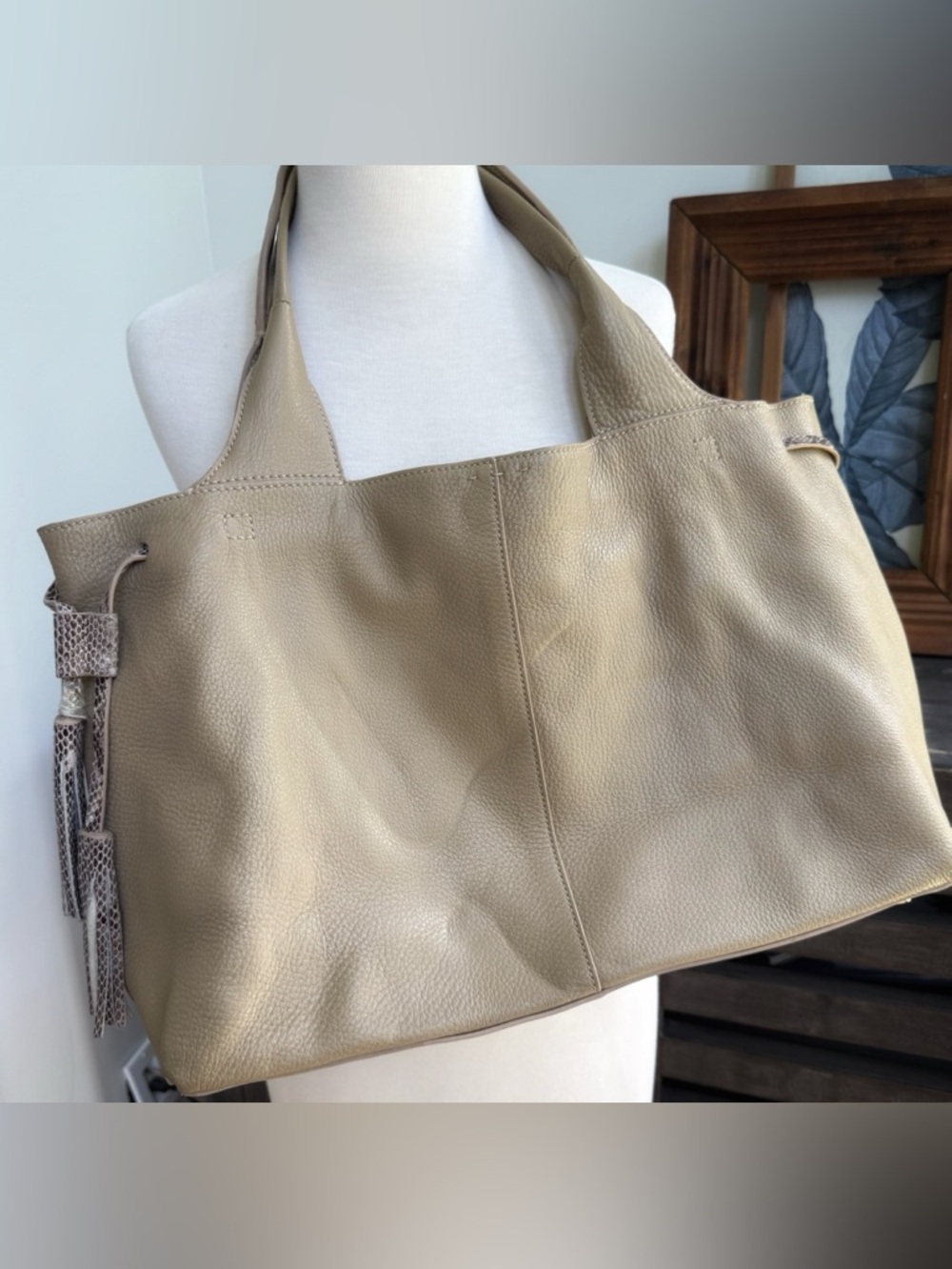 G.I.L.I. Pebbled Leather Tote Bag Taupe Large Shoulder Bag Tassel Accent EUC
